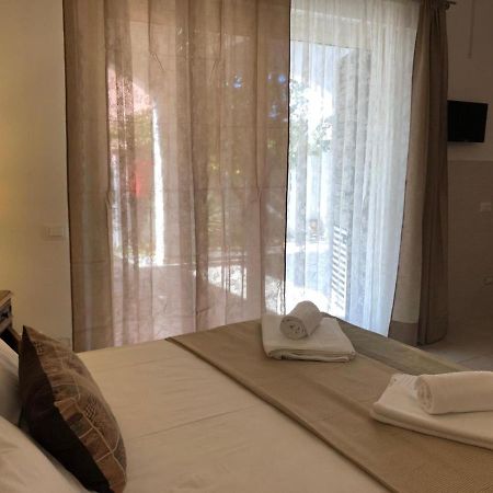 Odegos Mono & Trilo Bed & Breakfast Torre dell'Orso Luaran gambar