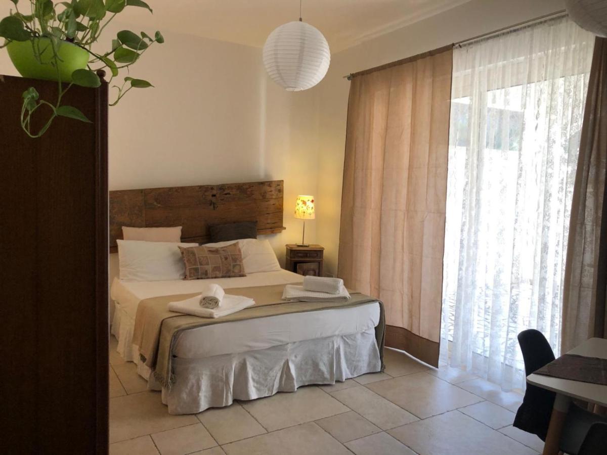 Odegos Mono & Trilo Bed & Breakfast Torre dell'Orso Luaran gambar