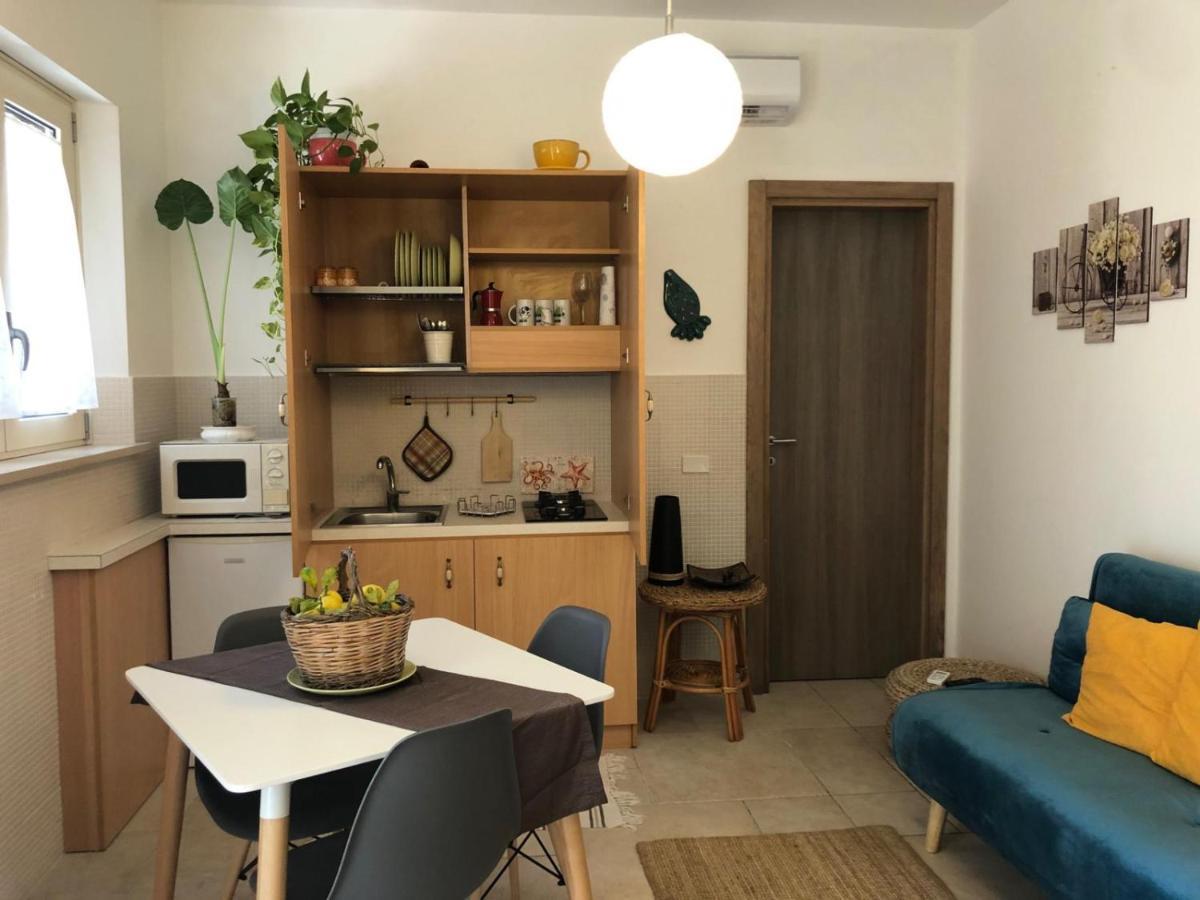 Odegos Mono & Trilo Bed & Breakfast Torre dell'Orso Luaran gambar