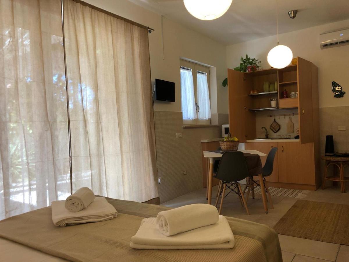 Odegos Mono & Trilo Bed & Breakfast Torre dell'Orso Luaran gambar