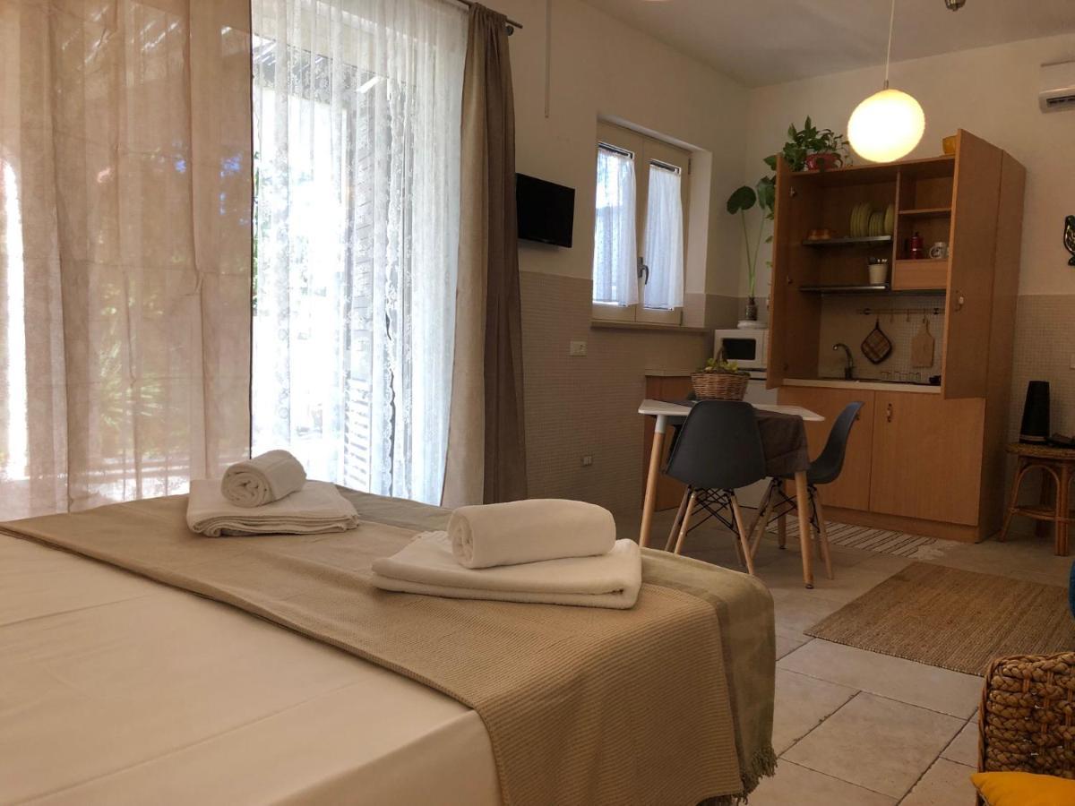 Odegos Mono & Trilo Bed & Breakfast Torre dell'Orso Luaran gambar