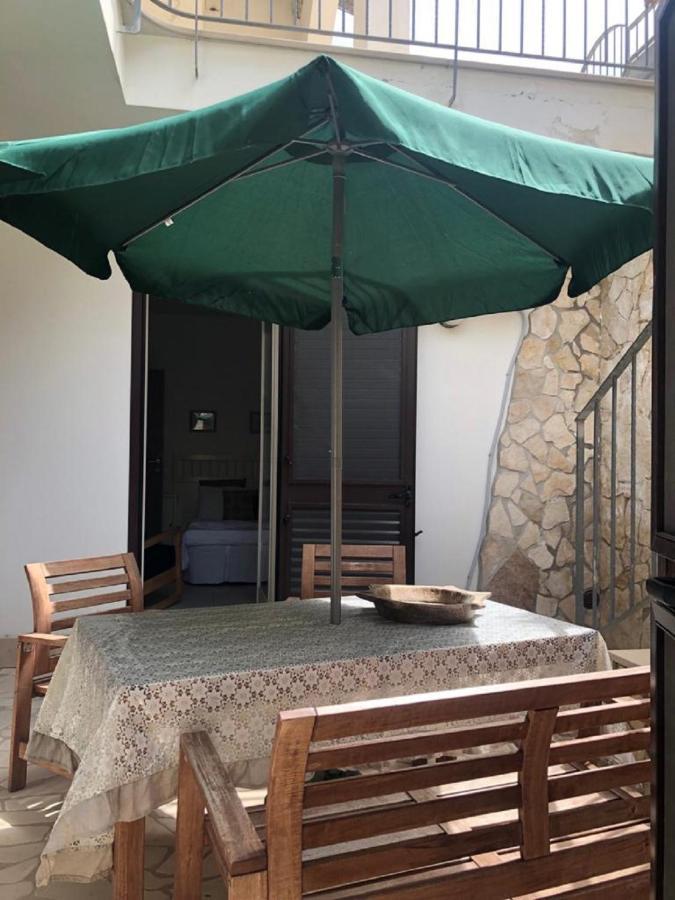 Odegos Mono & Trilo Bed & Breakfast Torre dell'Orso Luaran gambar