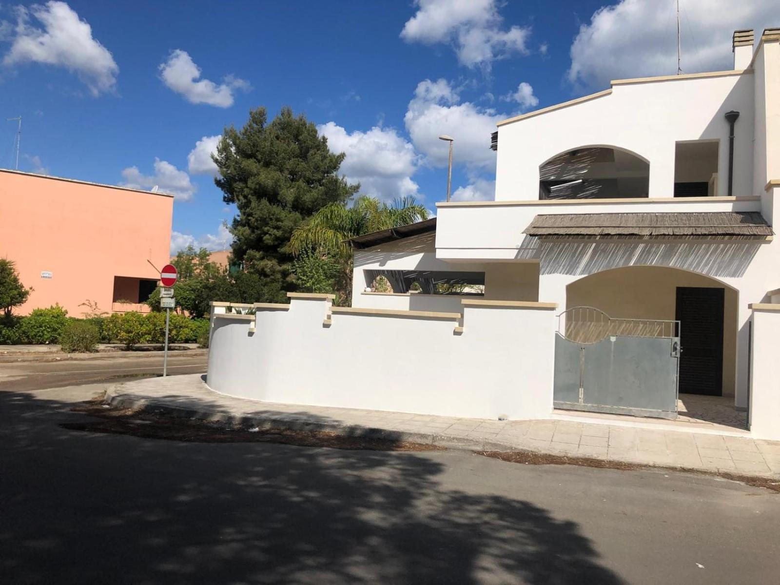 Odegos Mono & Trilo Bed & Breakfast Torre dell'Orso Luaran gambar